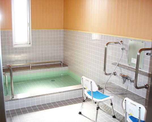 設備の整った浴室