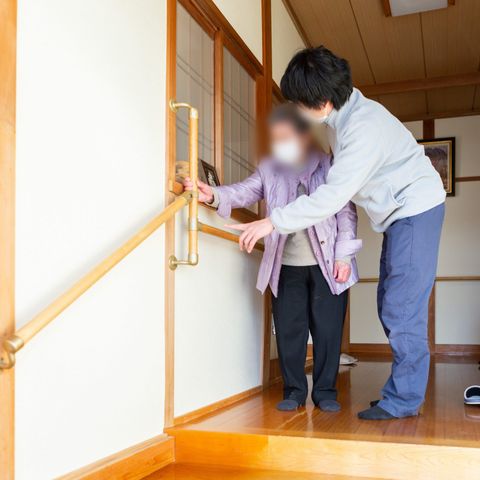 広い廊下 廊下 明るい廊下では、快適に移動できます。手すりが設置されており安全を考慮しております。