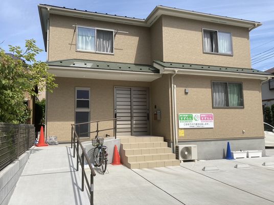 温かみのある建物外観