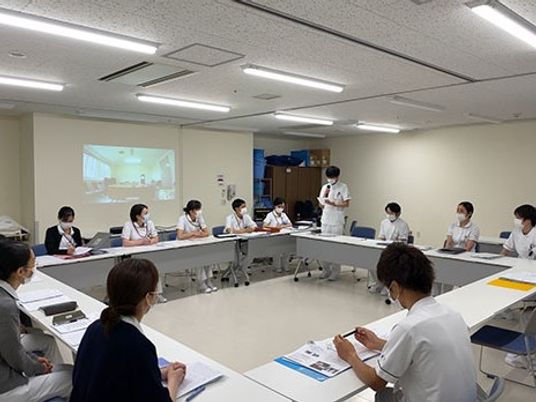 研修会の会議室  