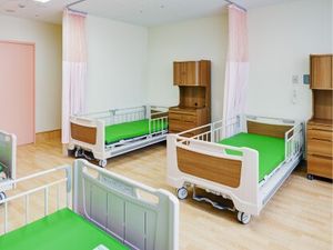 明るい個室の居室  