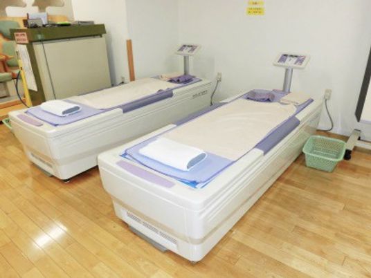 機能訓練室のベッド  