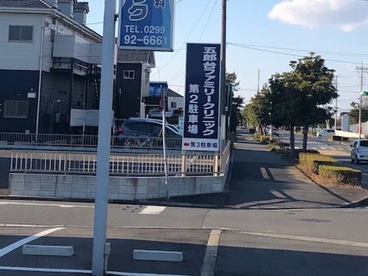 施設の外観通り  
