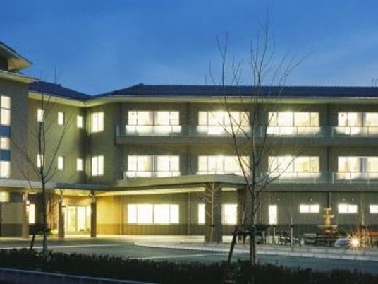 夕方の建物外観  