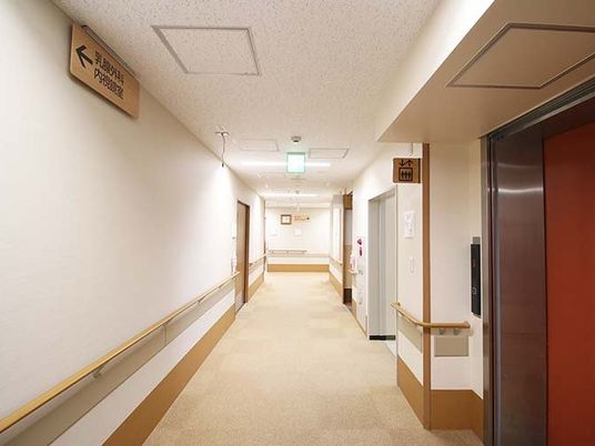 手すり付きの廊下  