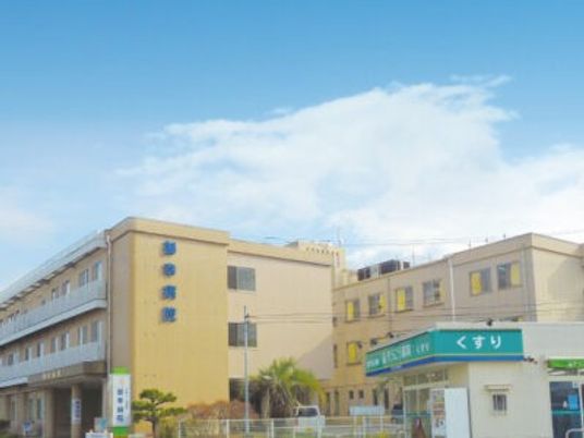 明るい建物外観  
