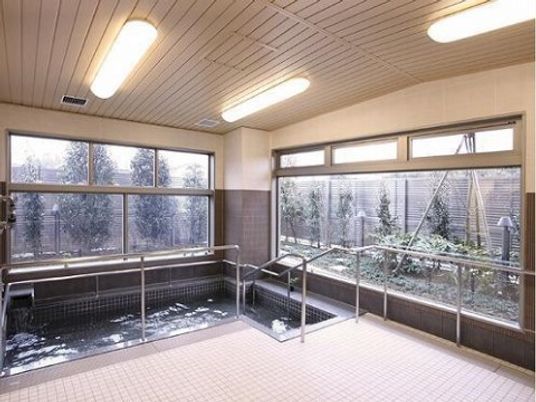 清潔感ある明るい浴室