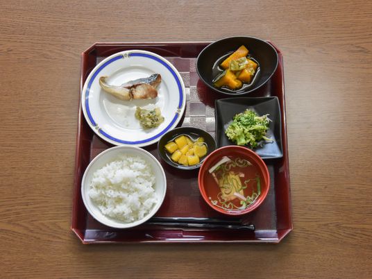 和風の栄養満点な食事