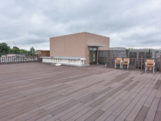 屋上テラスの閑静な雰囲気