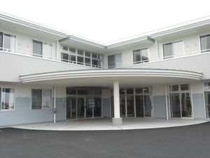 建物正面の外観  