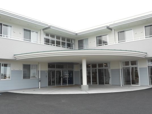 建物正面の外観  