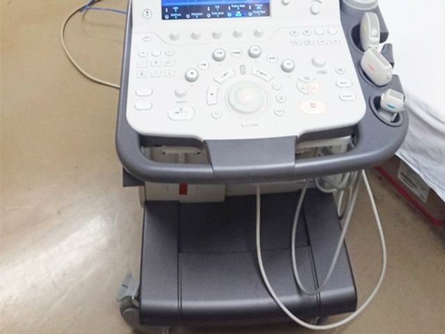 検査機器のある室内 内観   検査機器が設置された空間です。施設での健康管理や確認業務の場面をイメージしやすいです。