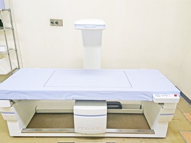 機能訓練機器のある部屋 機能訓練室   機能訓練用の機器が置かれた、すっきりとした明るい空間です。利用者の運動支援に使われる様子がイメージしやすいです。