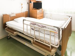 ベッドのある居室  