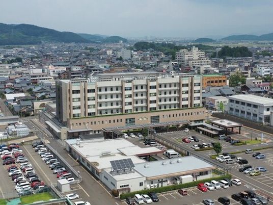 建物全景の外観  