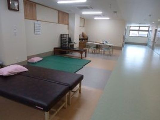 機能訓練室の広い室内  