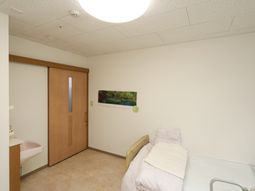 居室の簡潔なインテリア