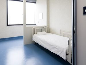 明るい個室の居室です  