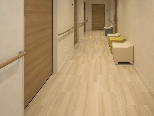 手すり付き廊下  