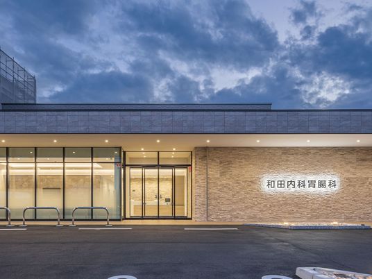 外観の正面玄関  