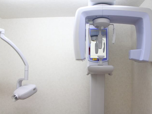歯科用機器のある室内
