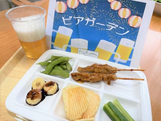 軽食付きビアガーデン風ディスプレイ
