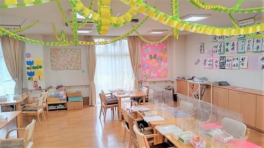 色紙が飾られた部屋
