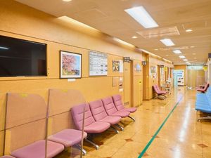 明るい廊下の待合  