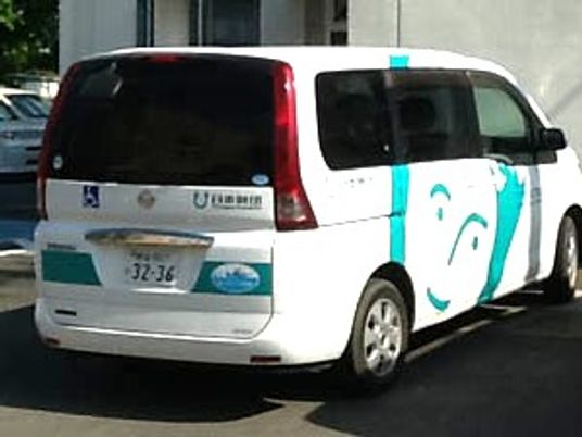 介護施設送迎車の外観  