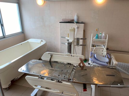 広々とした浴室