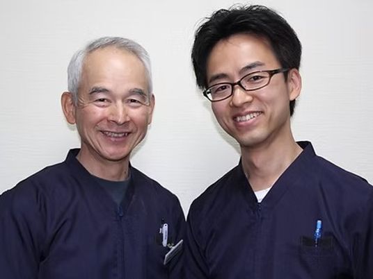 スタッフ2人の笑顔  
