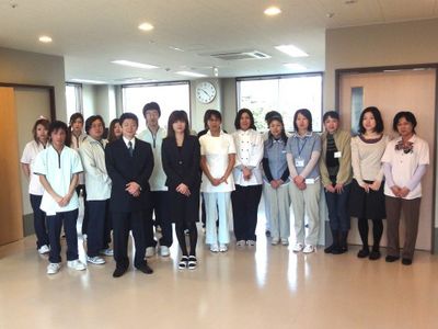 笑顔の職員チーム写真