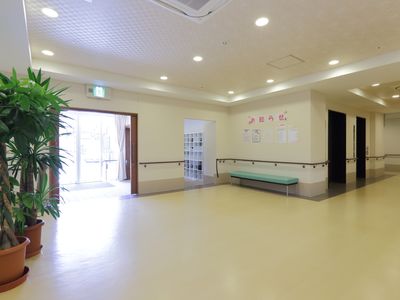 明るく広々したロビー