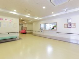 広々とした明るいロビー