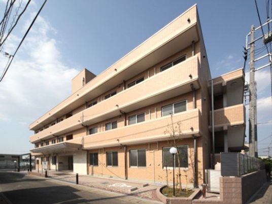多階層の居宅風建築