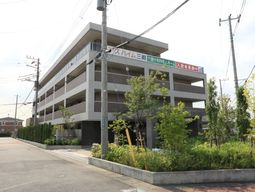 多階層の建物外観