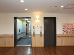 エレベーター前の通路