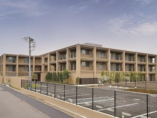 広々としたモダンな外観