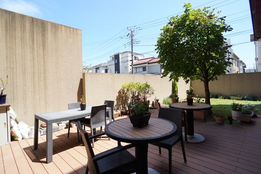 屋外の休憩所