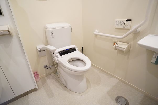 バリアフリー対応のトイレ
