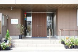 玄関の正面ビュー