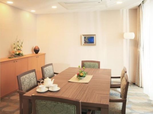 落ち着いた雰囲気の食堂