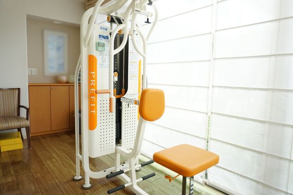 機能訓練器具と床