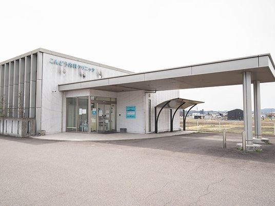 建物正面の外観  