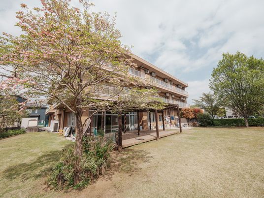 広々とした庭の外観