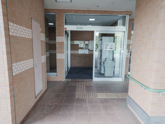 落ち着いた雰囲気の入口