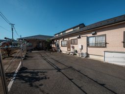 広々とした駐車場