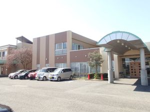 車寄せのある外観  