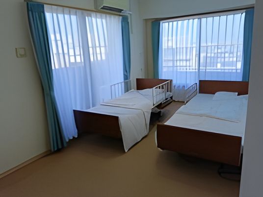 ベージュのクローゼット