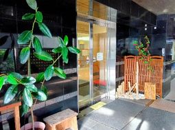 清潔なエレベーター前